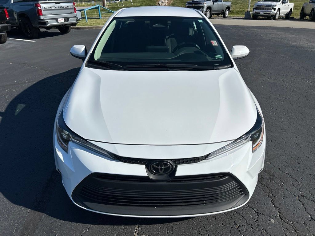 Used 2025 Toyota Corolla LE FWD image 2