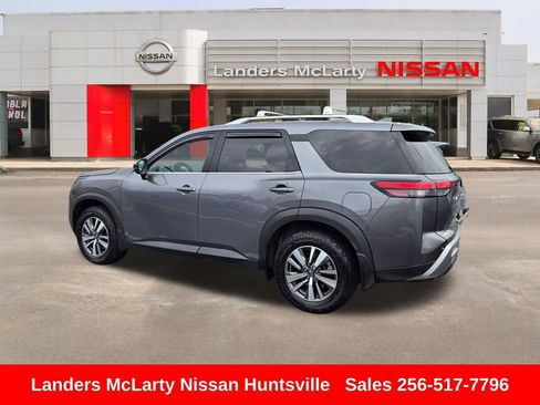 Used 2024 Nissan Pathfinder SL FWD image 6
