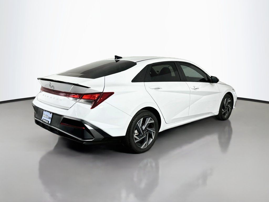 Used 2025 Hyundai Elantra Sport w/ Cargo Package FWD image 8