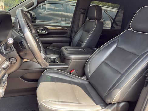 Used 2021 Chevrolet Tahoe Premier w/ Premium Package RWD image 3
