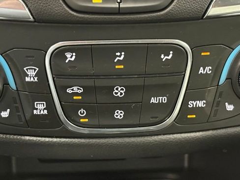 Used 2024 Chevrolet Equinox LT FWD image 28