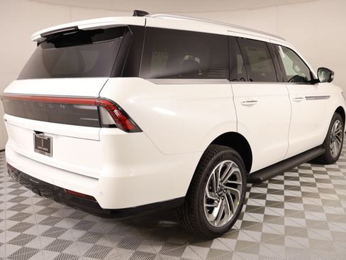New 2026 Lincoln Navigator Premiere AWD/4WD image 21
