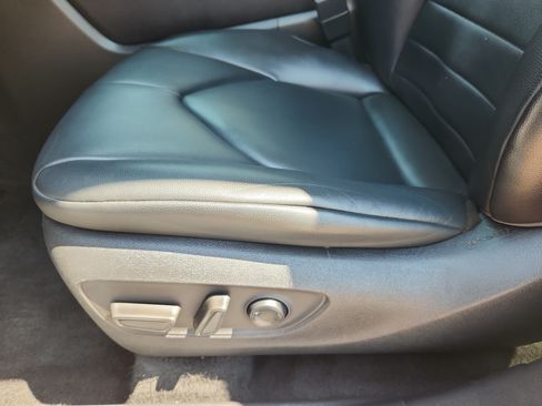 Used 2022 Toyota Highlander XLE FWD image 10