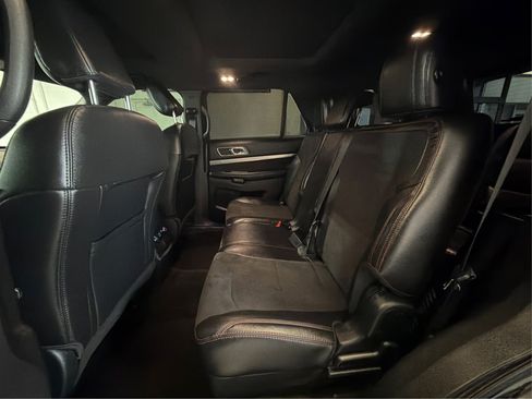 Used 2018 Ford Explorer XLT w/ Equipment Group 202A AWD/4WD image 10