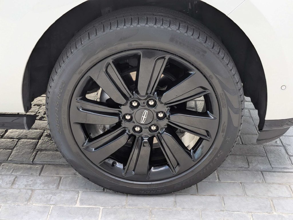 Certified 2024 Lincoln Navigator Reserve AWD/4WD image 10
