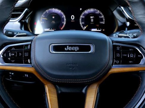 Used 2025 Jeep Grand Cherokee L Summit AWD/4WD image 12