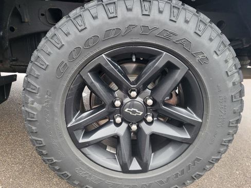 Used 2021 Chevrolet Silverado 1500 Custom Trail Boss w/ Midnight Edition image 16