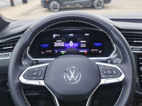 Certified 2022 Volkswagen Tiguan SE image 19
