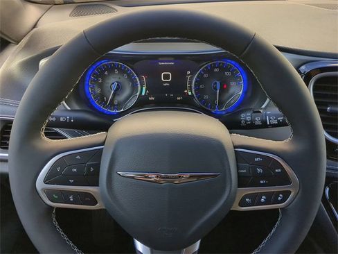 New 2026 Chrysler Pacifica Limited w/ Uconnect Theater Family Group image 37