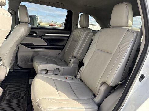 Used 2017 Toyota Highlander XLE image 16