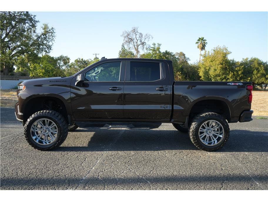 Used 2019 Chevrolet Silverado 1500 LT w/ Convenience Package AWD/4WD image 2