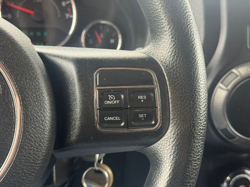 Used 2013 Jeep Wrangler Unlimited Sport image 14