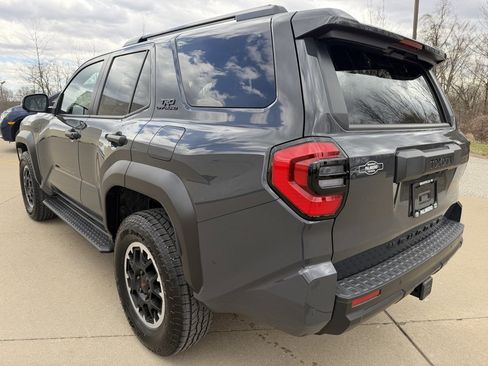 Used 2025 Toyota 4Runner TRD Off-Road Premium image 3