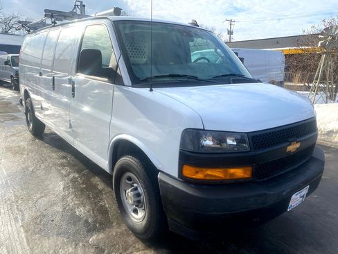 Used 2025 Chevrolet Express 2500 RWD 2500 155 w/ Communications Package image 3