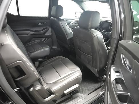 Used 2023 Chevrolet Traverse LT w/ LT Premium Package AWD/4WD image 18