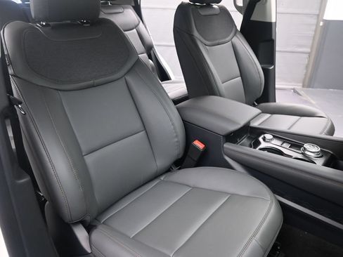 New 2026 Ford Explorer Active w/ Active Comfort Package RWD image 2