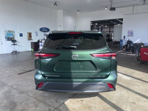 Used 2024 Toyota Highlander Limited AWD/4WD image 7