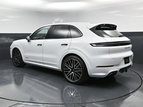 Certified 2025 Porsche Cayenne GTS AWD/4WD image 3