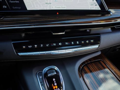 Used 2022 Cadillac Escalade ESV Luxury image 35