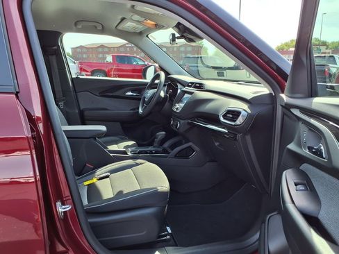 Used 2023 Chevrolet TrailBlazer LT FWD image 23