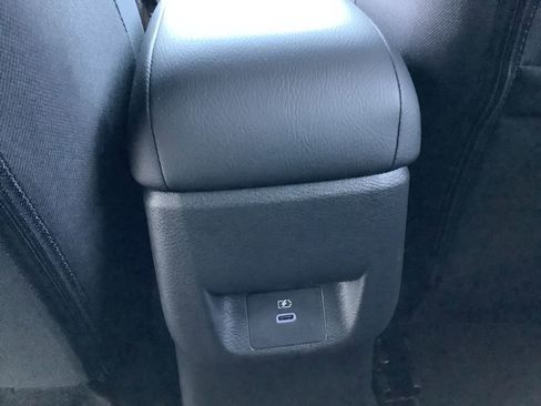 Used 2025 Nissan Versa SV w/ Trunk Package image 31