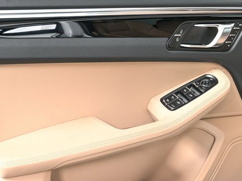 Certified 2026 Porsche Macan image 6