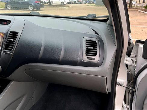 Used 2017 Kia Forte LX image 15