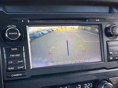 Used 2018 Nissan Titan SV image 15