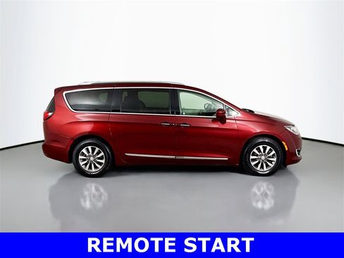 Used 2020 Chrysler Pacifica Touring-L Plus image 3