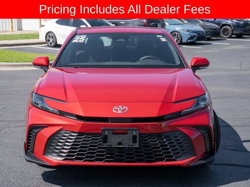 Used 2025 Toyota Camry SE FWD image 2