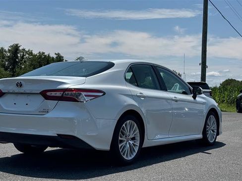 Used 2019 Toyota Camry XLE FWD image 5