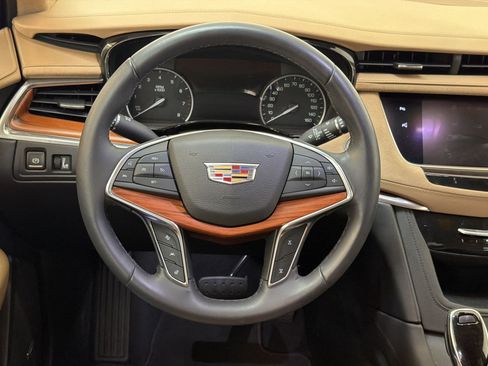 Used 2017 Cadillac XT5 Platinum w/ Driver Assist Package AWD/4WD image 17