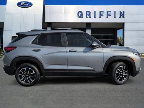 Used 2025 Chevrolet TrailBlazer LT AWD/4WD image 3