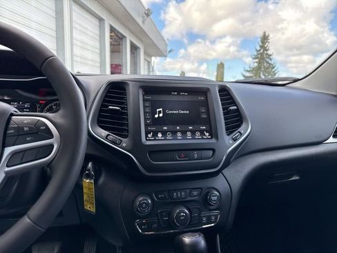 Used 2022 Jeep Cherokee Latitude AWD/4WD image 20