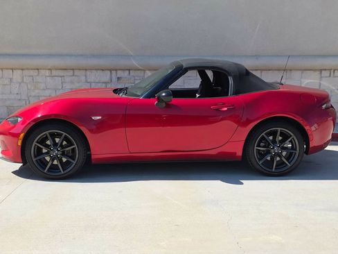 Used 2017 MAZDA MX-5 Miata Sport RWD image 6