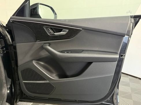 Used 2019 Audi Q8 Premium Plus w/ Premium Plus AWD/4WD image 21