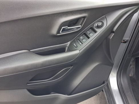 Used 2020 Chevrolet Trax LS image 27