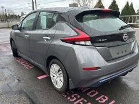 Used 2022 Nissan Leaf S image 4
