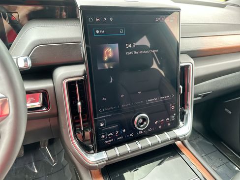 Used 2025 GMC Yukon XL Denali w/ Sun & Power Step Package image 12