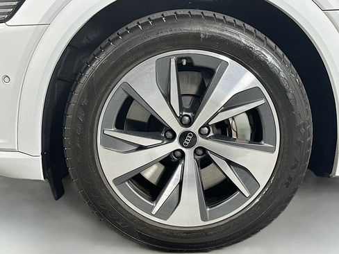 Used 2024 Audi Q8 e-tron Premium Plus w/ Premium Plus Package image 12