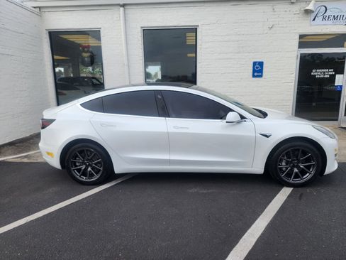 Used 2019 Tesla Model 3 Standard Range Plus RWD image 5