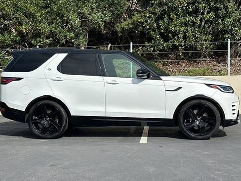 Certified 2024 Land Rover Discovery Metropolitan Edition image 6