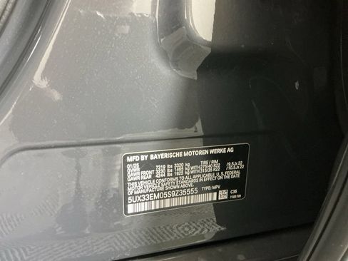 Certified 2025 BMW X7 M60i AWD/4WD image 39