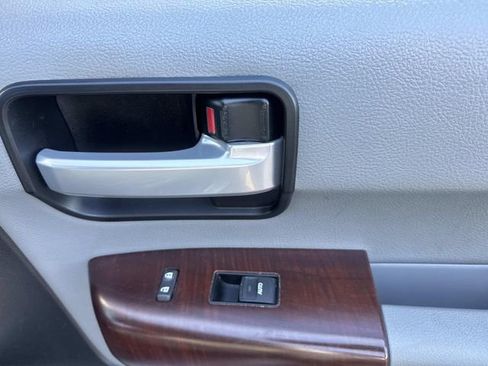 Used 2014 Toyota Sequoia Platinum image 20