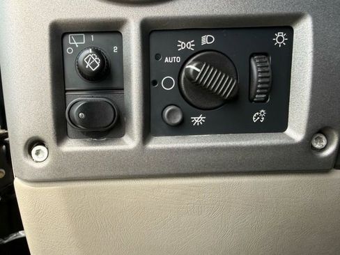 Used 2003 HUMMER H2 w/ Preferred Equipment Group image 21