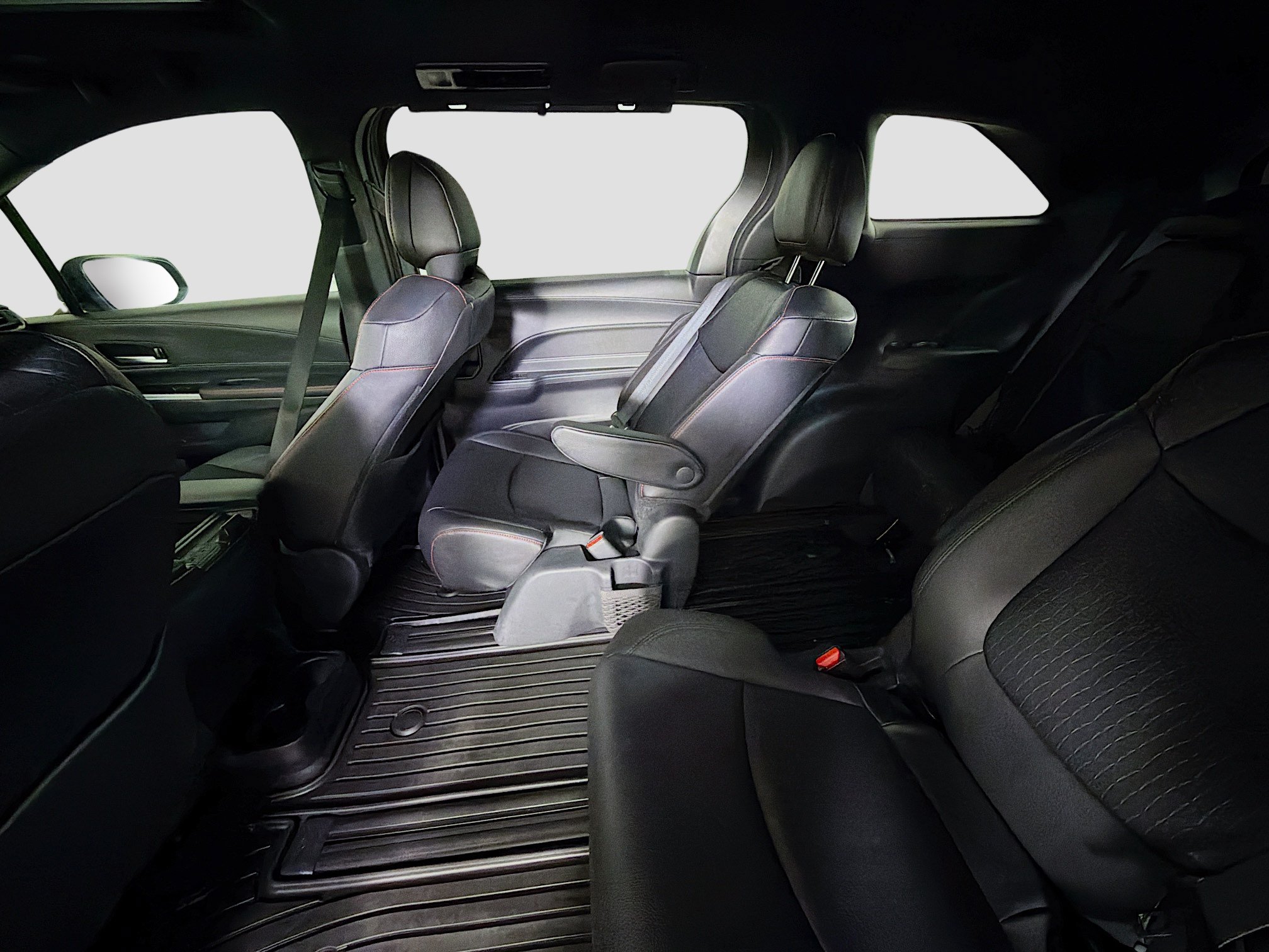 Used 2025 Toyota Sienna XSE FWD image 27