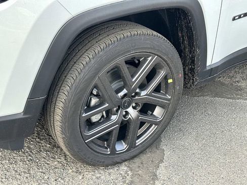 New 2026 Jeep Compass Latitude w/ Sun and Sound Group AWD/4WD image 7