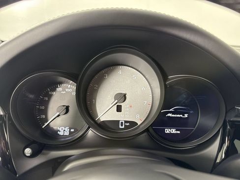 Certified 2025 Porsche Macan S AWD/4WD image 36
