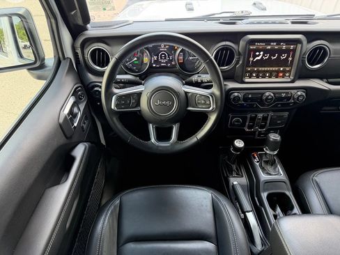 Used 2022 Jeep Wrangler Unlimited Sahara AWD/4WD image 13