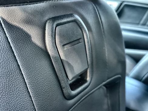 Used 2018 Ford Mustang Premium image 18